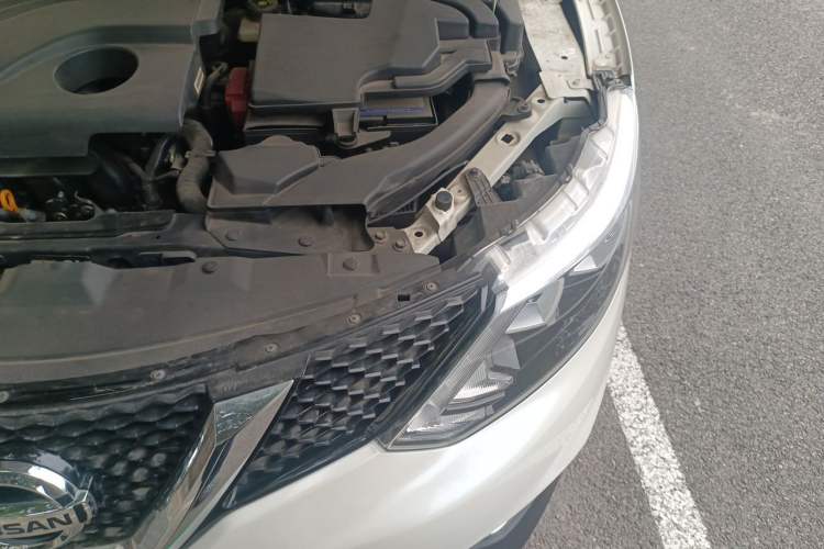 Used Nissan Qashqai 2016 2.0L CVT Elite Edition Engine Bay Left