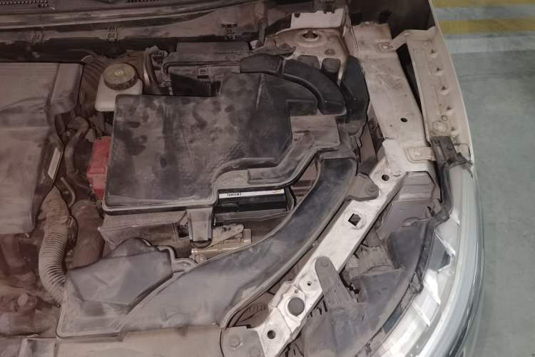 Used Nissan Qashqai 2016 2.0L CVT Elite Edition Engine Bay Left