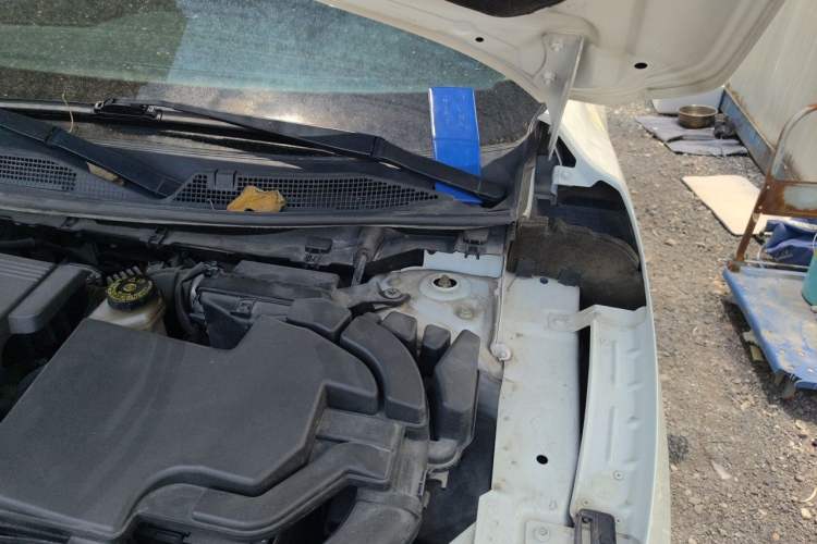 Used Nissan Qashqai 2016 2.0L CVT Elite Edition Engine Bay Left