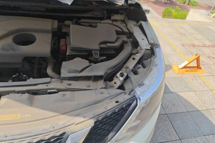 Used Nissan Qashqai 2016 2.0L CVT Elite Edition Engine Bay Left