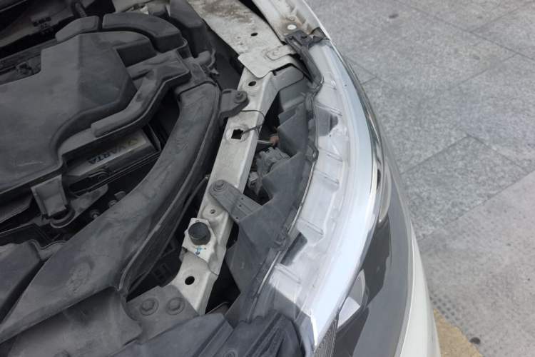 Used Nissan Qashqai 2016 2.0L CVT Elite Edition Engine Bay Left