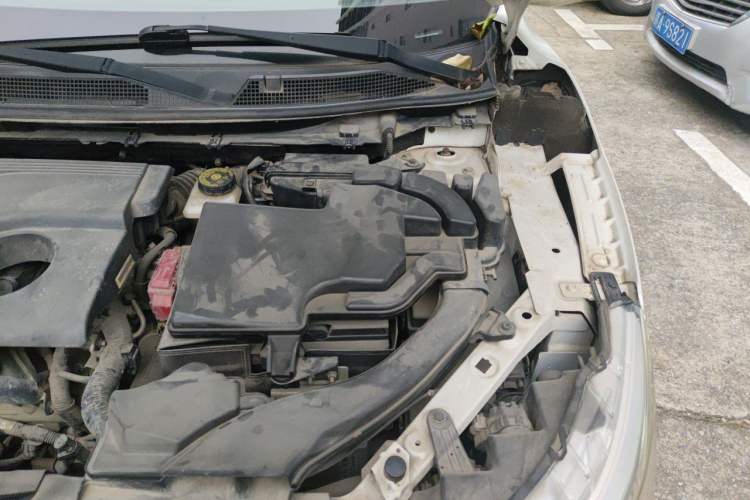 Used Nissan Qashqai 2016 2.0L CVT Elite Edition Engine Bay Left