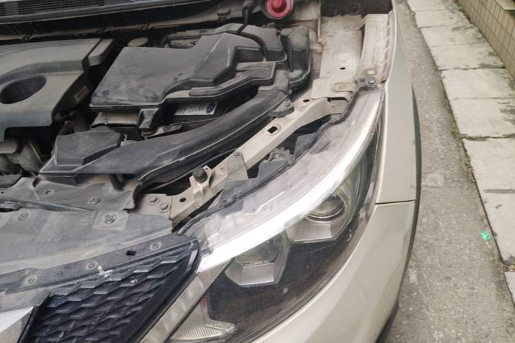 Used Nissan Qashqai 2016 2.0L CVT Elite Edition Engine Bay Left