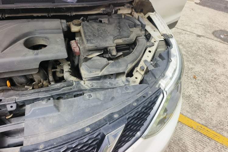 Used Nissan Qashqai 2016 2.0L CVT Elite Edition Engine Bay Left