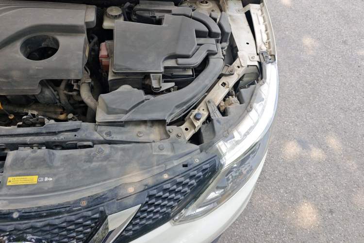 Used Nissan Qashqai 2016 2.0L CVT Elite Edition Engine Bay Left