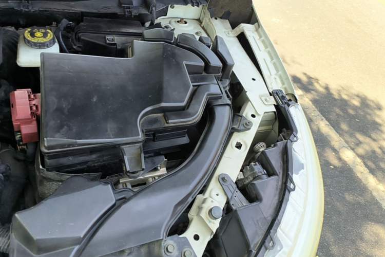 Used Nissan Qashqai 2016 2.0L CVT Elite Edition Engine Bay Left