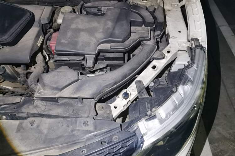 Used Nissan Qashqai 2016 2.0L CVT Elite Edition Engine Bay Left
