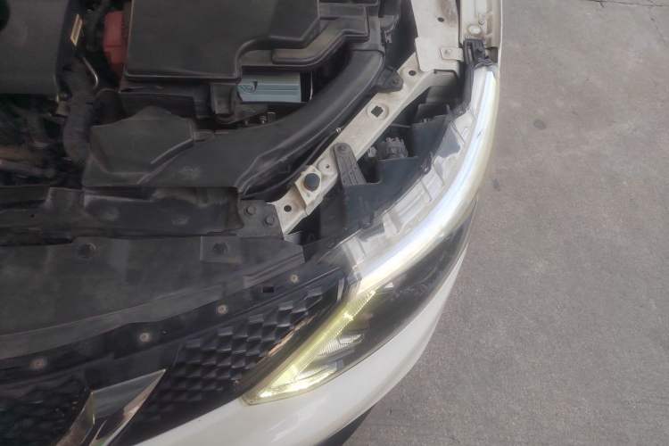 Used Nissan Qashqai 2016 2.0L CVT Luxury Edition Engine Bay Left