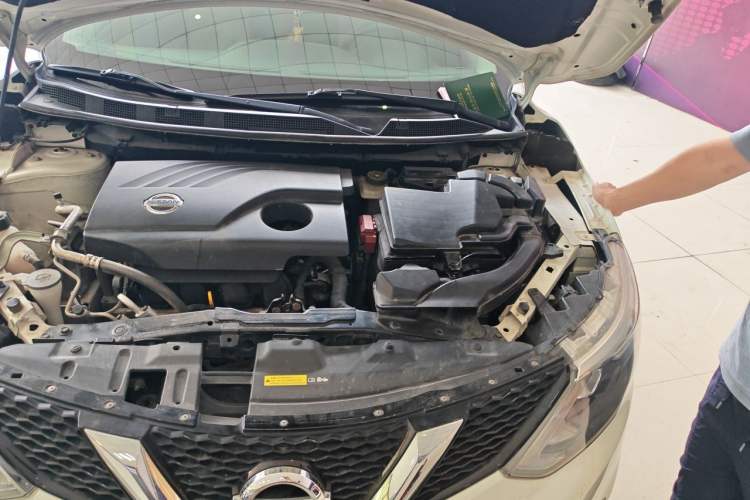 Used Nissan Qashqai 2016 2.0L CVT Elite Edition Engine Bay Left