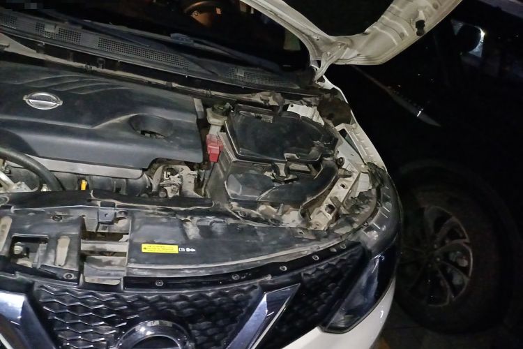Used Nissan Qashqai 2016 2.0L CVT Elite Edition Engine Bay Left