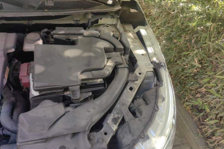 Used Nissan Qashqai 2016 2.0L CVT Elite Edition Engine Bay Left