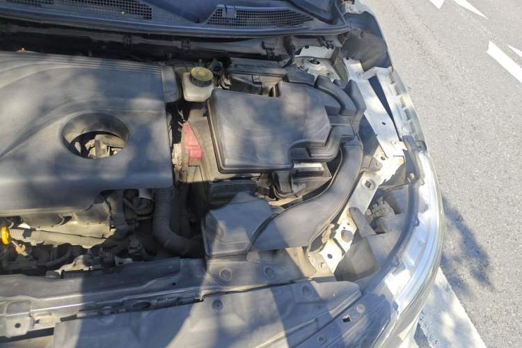 Used Nissan Qashqai 2016 2.0L CVT Elite Edition Engine Bay Left