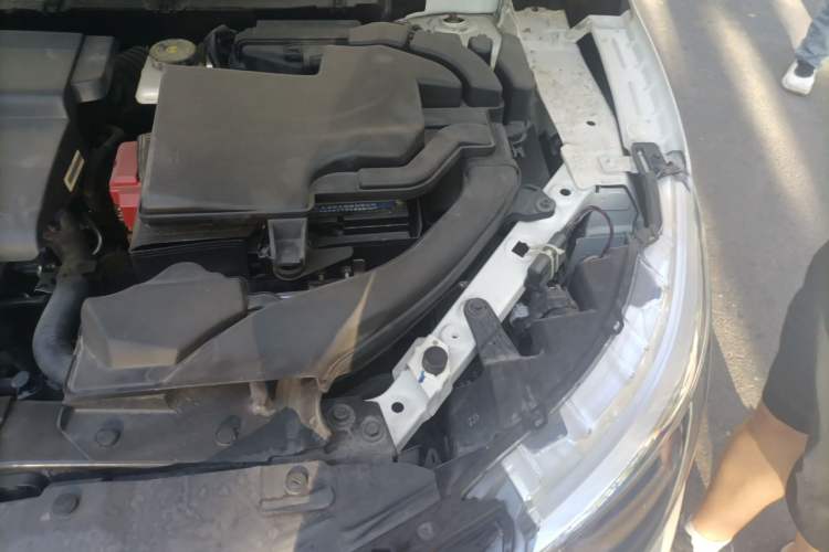 Used Nissan Qashqai 2016 2.0L CVT Elite Edition Engine Bay Left
