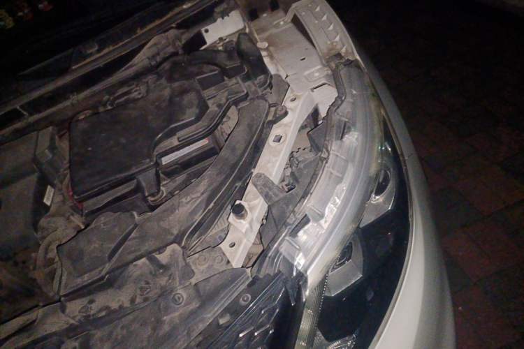 Used Nissan Qashqai 2016 2.0L CVT Elite Edition Engine Bay Left