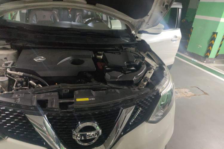 Used Nissan Qashqai 2016 2.0L CVT Elite Edition Engine Bay Left