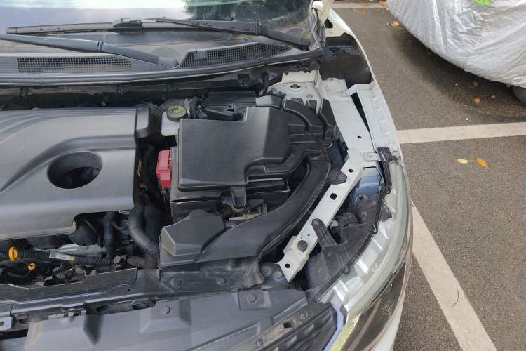 Used Nissan Qashqai 2016 2.0L CVT Elite Edition Engine Bay Left