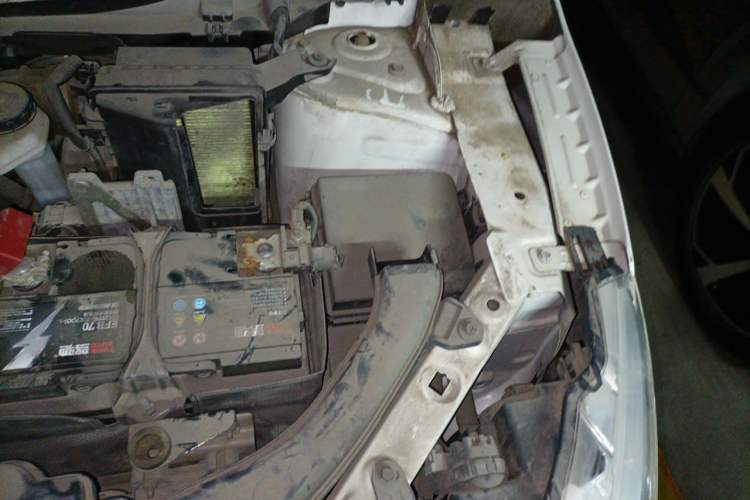 Used Nissan Qashqai 2016 2.0L CVT Elite Edition Engine Bay Left