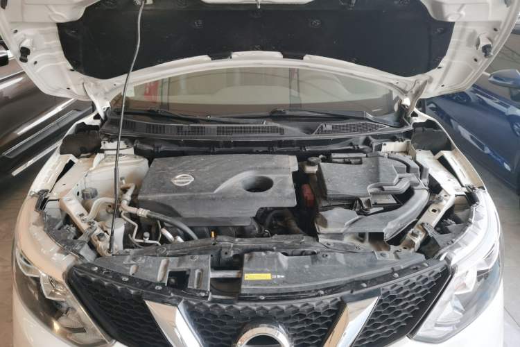 Used Nissan Qashqai 2016 2.0L CVT Elite Edition Engine Bay
