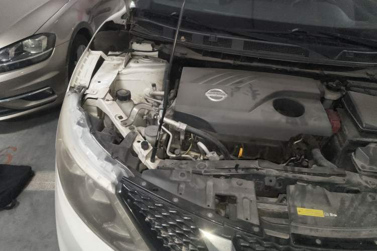Used Nissan Qashqai 2016 2.0L CVT Elite Edition Engine Bay Right