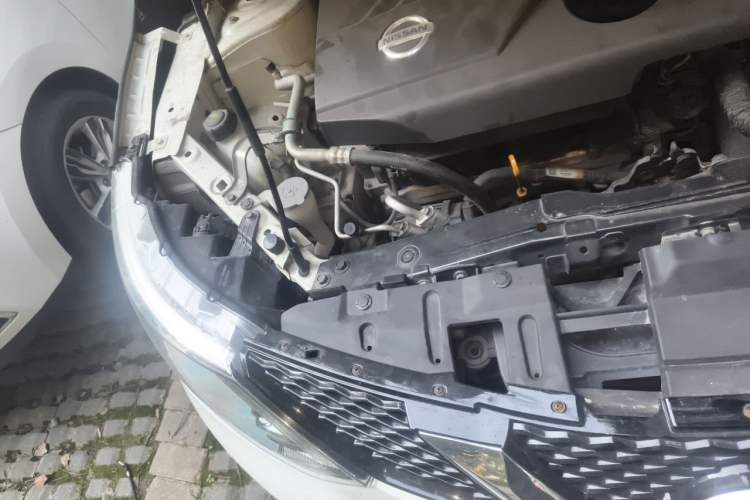 Used Nissan Qashqai 2016 2.0L CVT Elite Edition Engine Bay Right