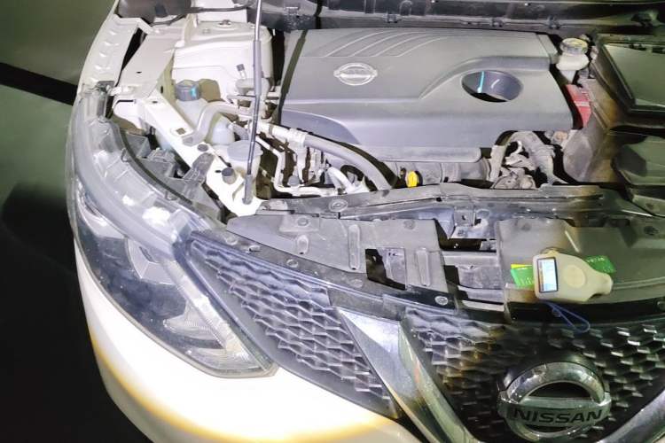 Used Nissan Qashqai 2016 2.0L CVT Elite Edition Engine Bay Right