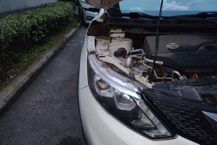 Used Nissan Qashqai 2016 2.0L CVT Elite Edition Engine Bay Right
