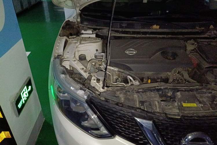 Used Nissan Qashqai 2016 2.0L CVT Luxury Edition Engine Bay Right