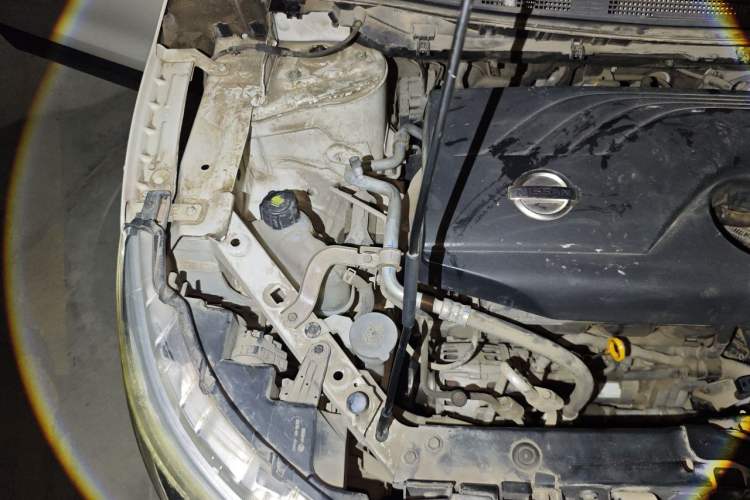 Used Nissan Qashqai 2016 2.0L CVT Elite Edition Engine Bay Right
