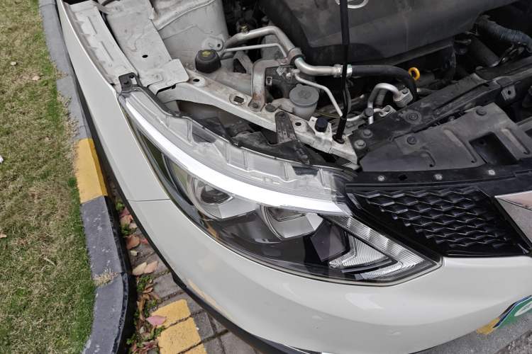 Used Nissan Qashqai 2016 2.0L CVT Elite Edition Engine Bay Right
