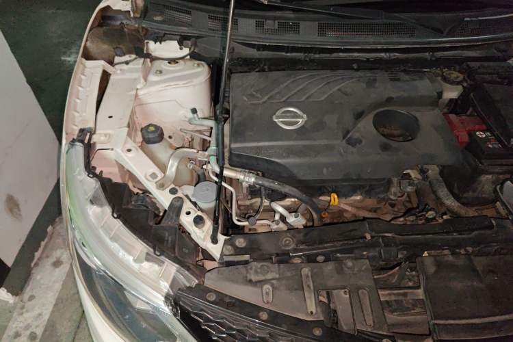 Used Nissan Qashqai 2016 2.0L CVT Elite Edition Engine Bay Right