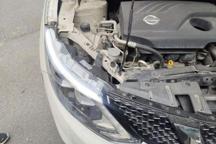 Used Nissan Qashqai 2016 2.0L CVT Elite Edition Engine Bay Right