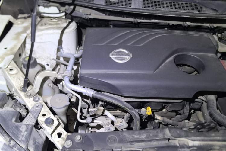 Used Nissan Qashqai 2016 2.0L CVT Elite Edition Engine Bay Right