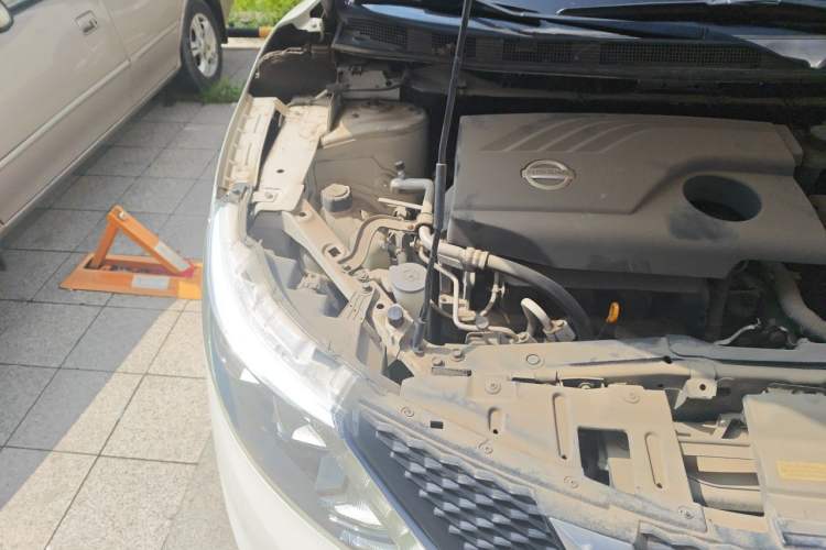 Used Nissan Qashqai 2016 2.0L CVT Elite Edition Engine Bay Right