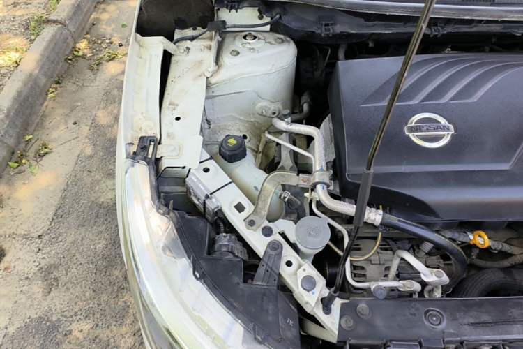 Used Nissan Qashqai 2016 2.0L CVT Elite Edition Engine Bay Right