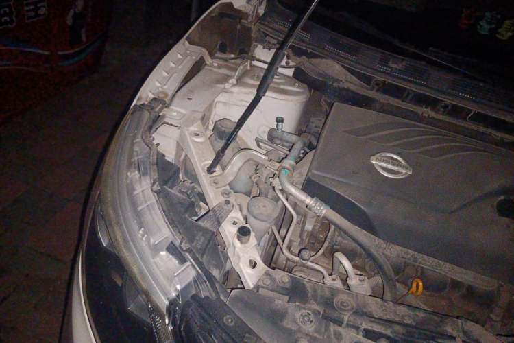Used Nissan Qashqai 2016 2.0L CVT Elite Edition Engine Bay Right
