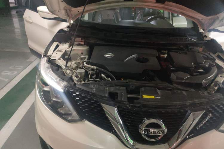 Used Nissan Qashqai 2016 2.0L CVT Elite Edition Engine Bay Right