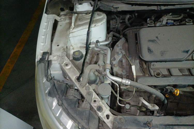 Used Nissan Qashqai 2016 2.0L CVT Elite Edition Engine Bay Right