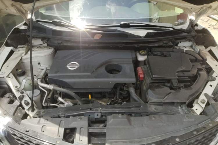 Used Nissan Qashqai 2016 2.0L CVT Elite Edition Engine Bay