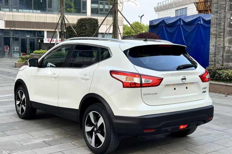 Used Nissan Qashqai 2016 2.0L CVT Luxury Edition Exterior 2
