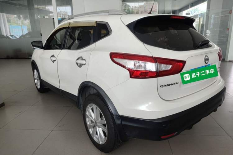 Used Nissan Qashqai 2016 2.0L CVT Elite Edition Exterior 2
