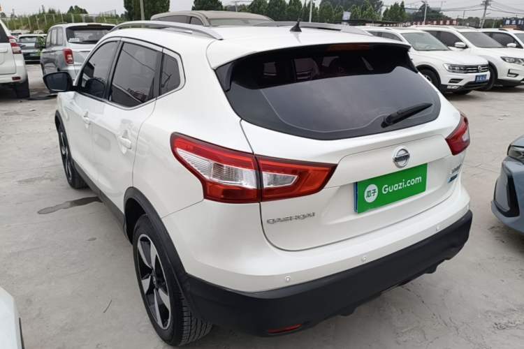 Used Nissan Qashqai 2016 2.0L CVT Luxury Edition Exterior 2