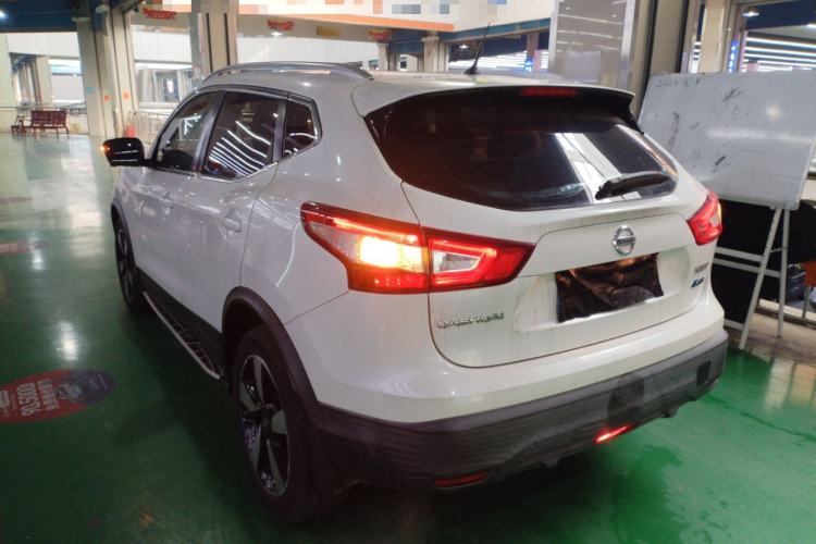 Used Nissan Qashqai 2016 2.0L CVT Luxury Edition Exterior 2