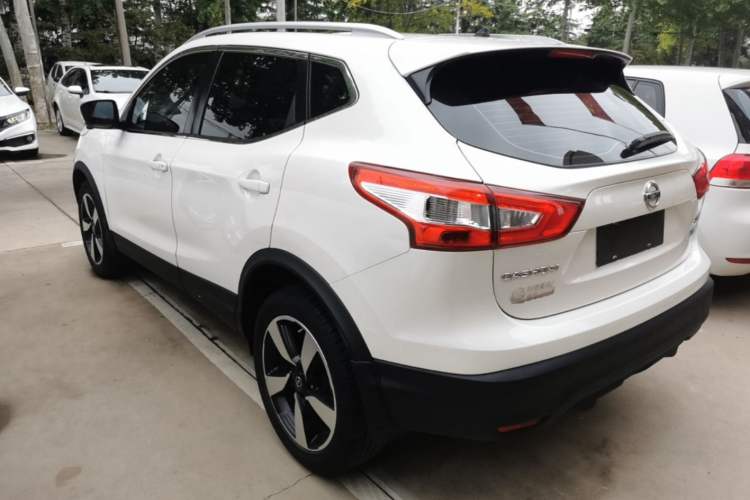 Used Nissan Qashqai 2016 2.0L CVT Luxury Edition Exterior 2