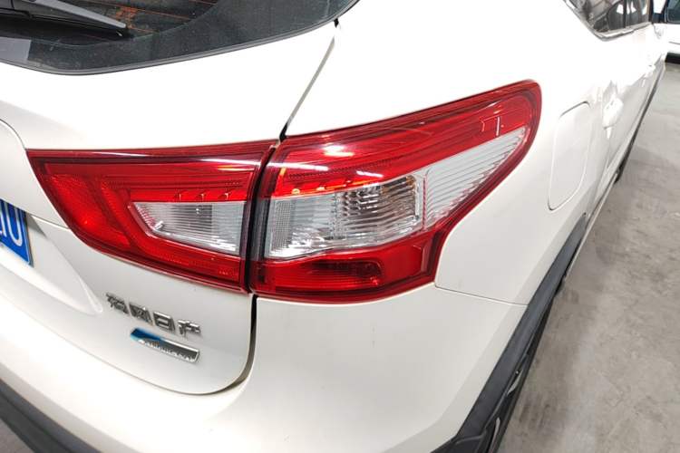 Used Nissan Qashqai 2016 2.0L CVT Luxury Edition Exterior 3