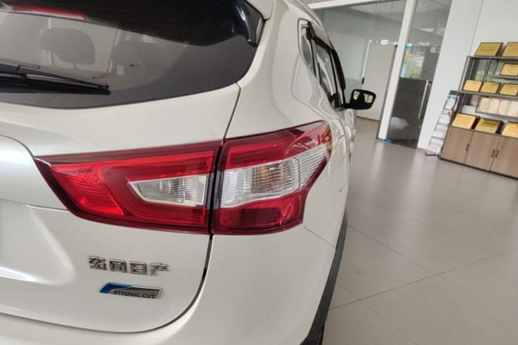 Used Nissan Qashqai 2016 2.0L CVT Elite Edition Exterior 3