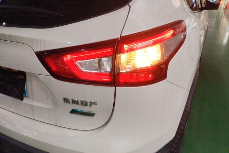 Used Nissan Qashqai 2016 2.0L CVT Luxury Edition Exterior 3