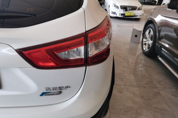 Used Nissan Qashqai 2016 2.0L CVT Elite Edition Exterior 3