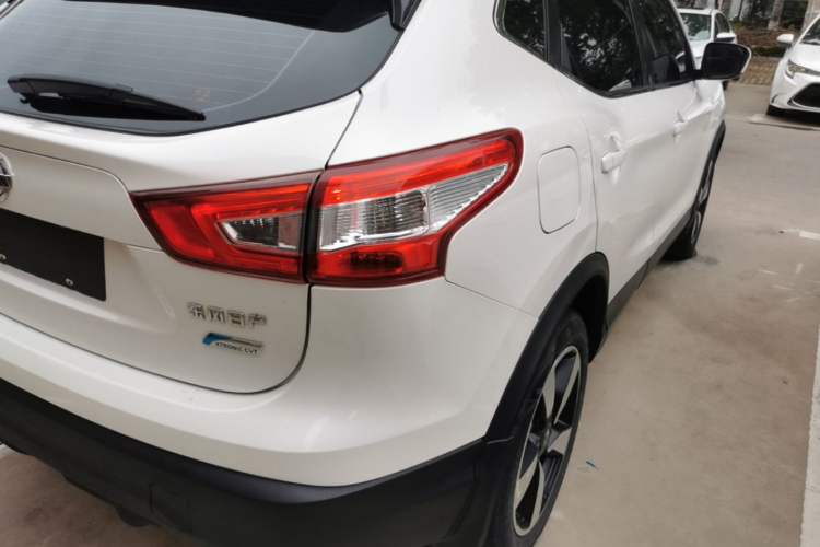Used Nissan Qashqai 2016 2.0L CVT Luxury Edition Exterior 3