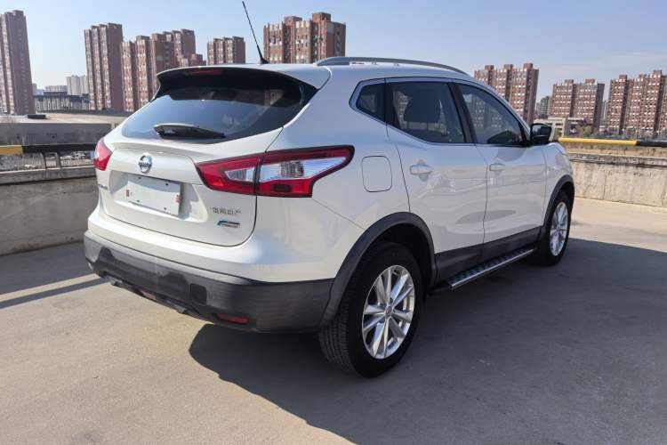 Used Nissan Qashqai 2016 2.0L CVT Elite Edition Exterior 3
