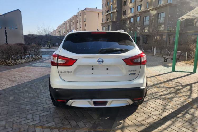 Used Nissan Qashqai 2016 2.0L CVT Elite Edition Exterior 3